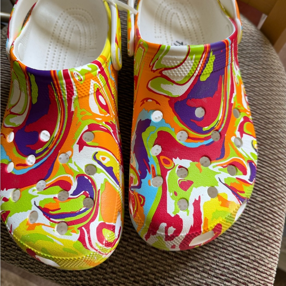 CROCS Red and Orange Slip-Ons Vibrant Design